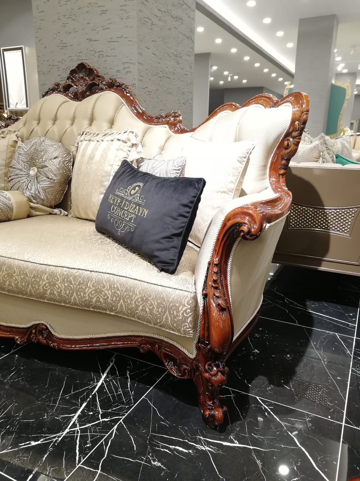 Sahra Classic Sofa Set