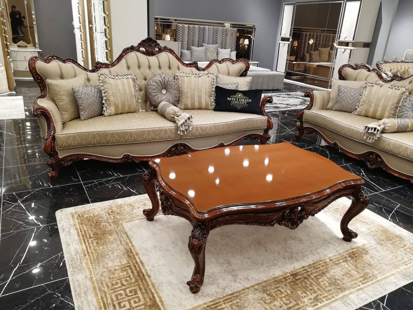 Sahra Classic Sofa Set