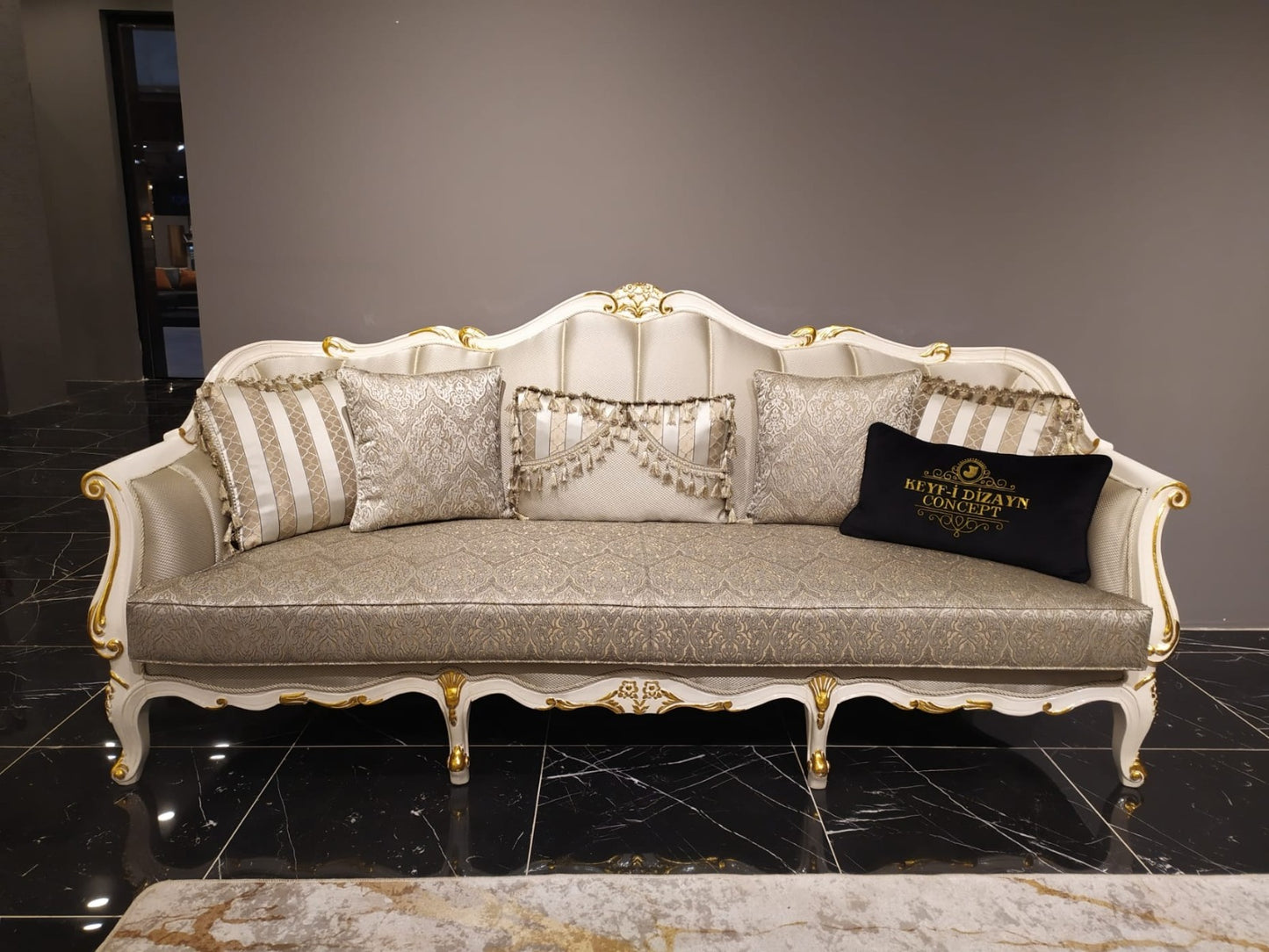 Nil Classic Sofa Set