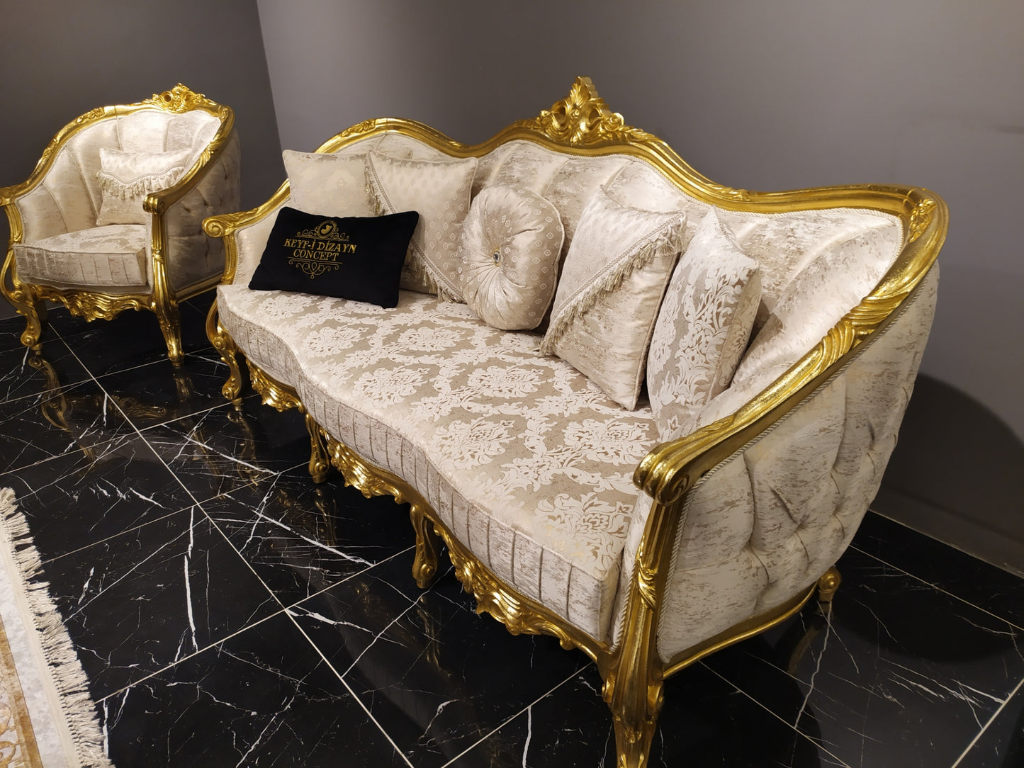 Italyan Classic Sofa Set