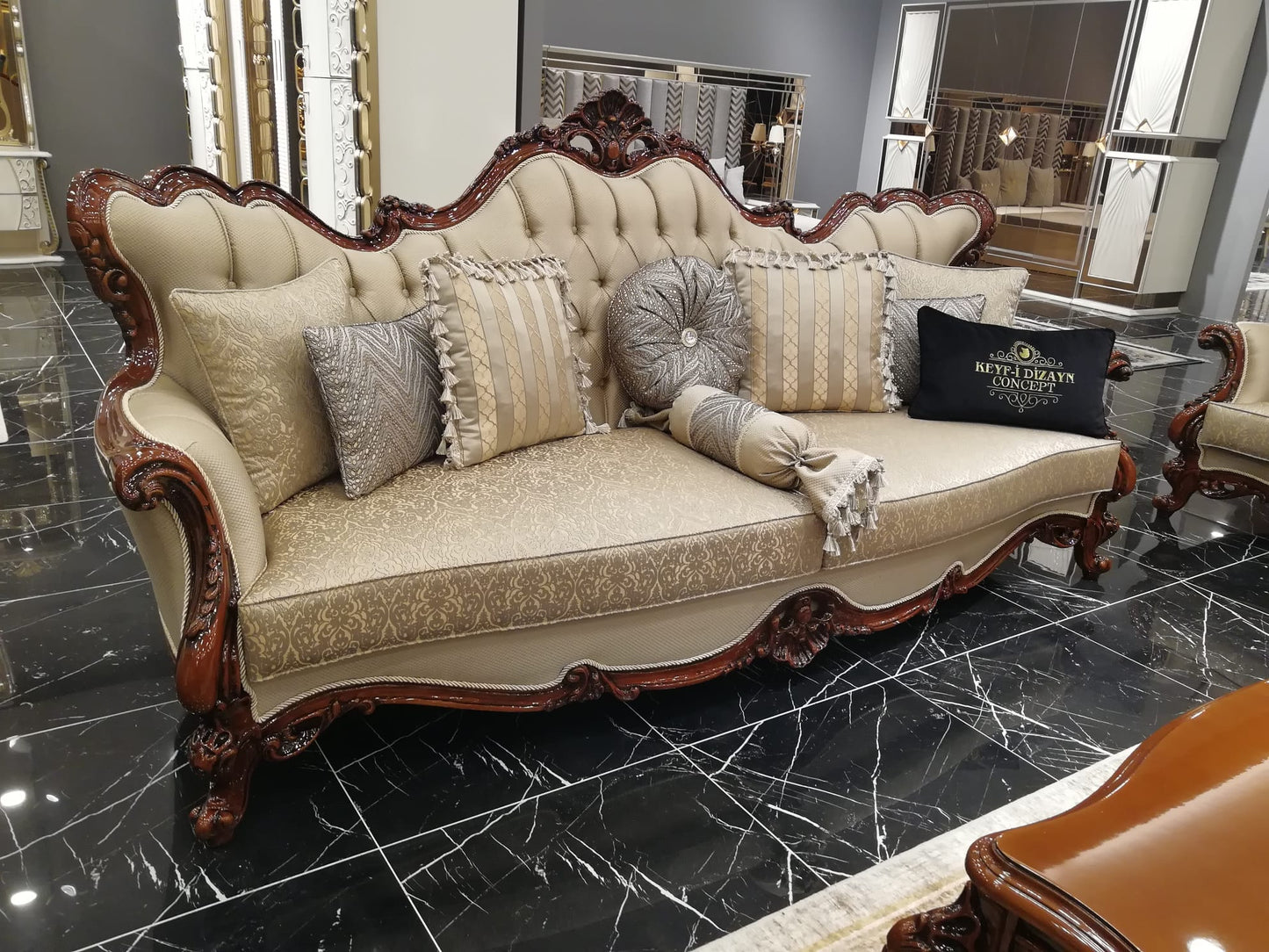 Sahra Classic Sofa Set